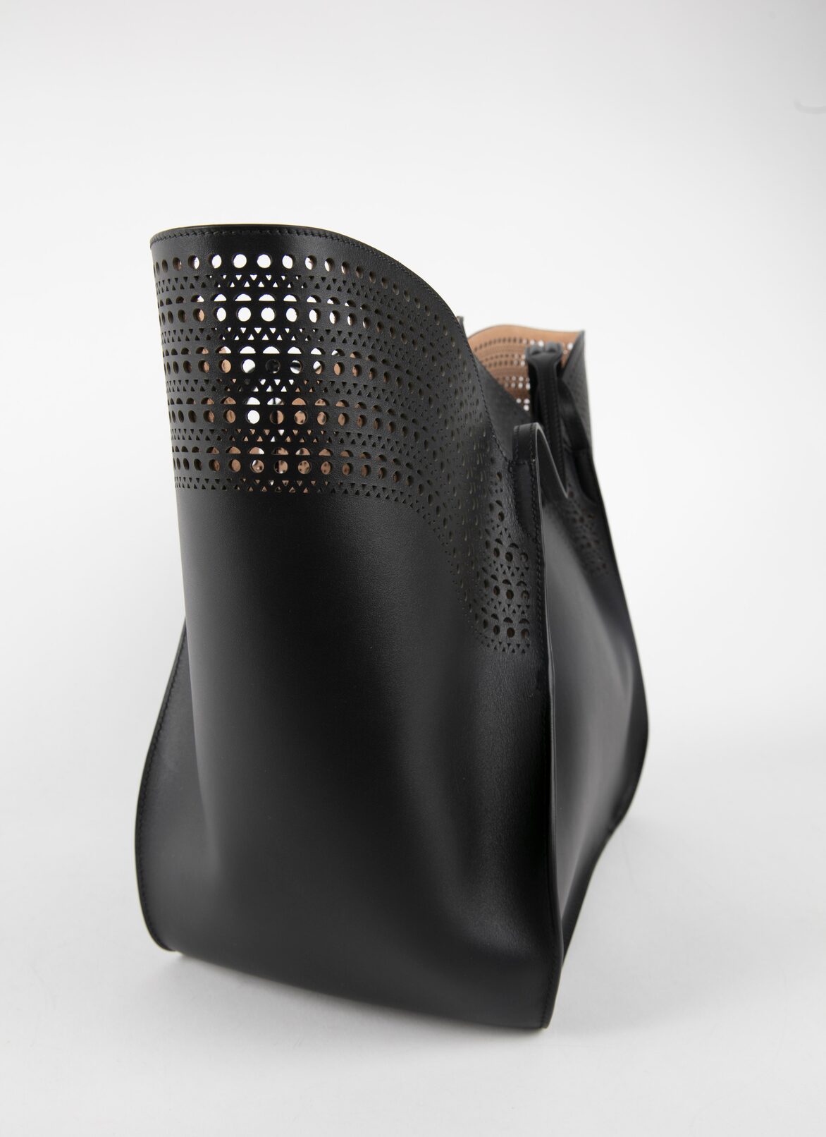 Handbags ALAÏA ブラック HANDBAGS